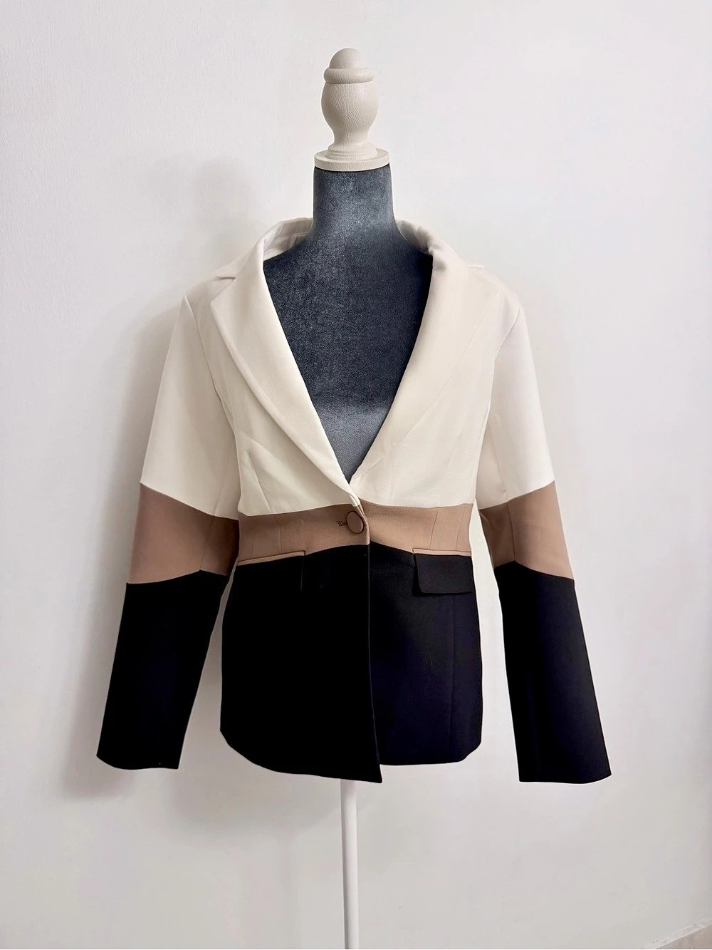 White House Black Market Color Block Blazer in White & Black Size 8 NWT